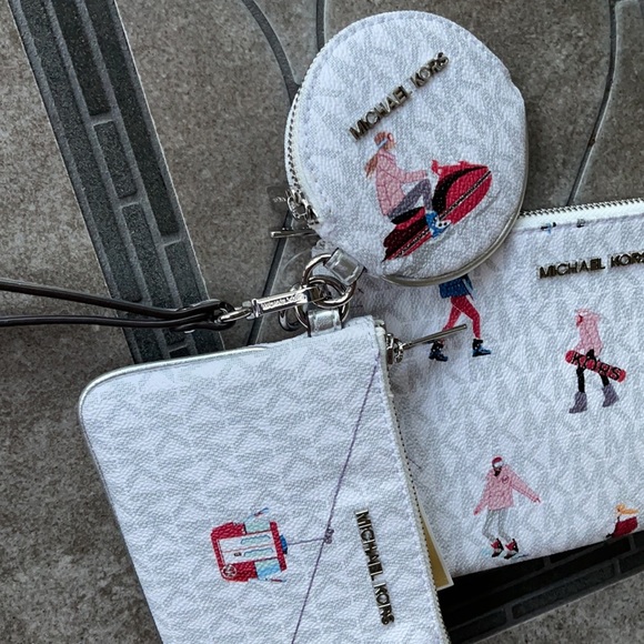 Michael Kors Jet Set Girls Wristlet Trio - Picture 4 of 16